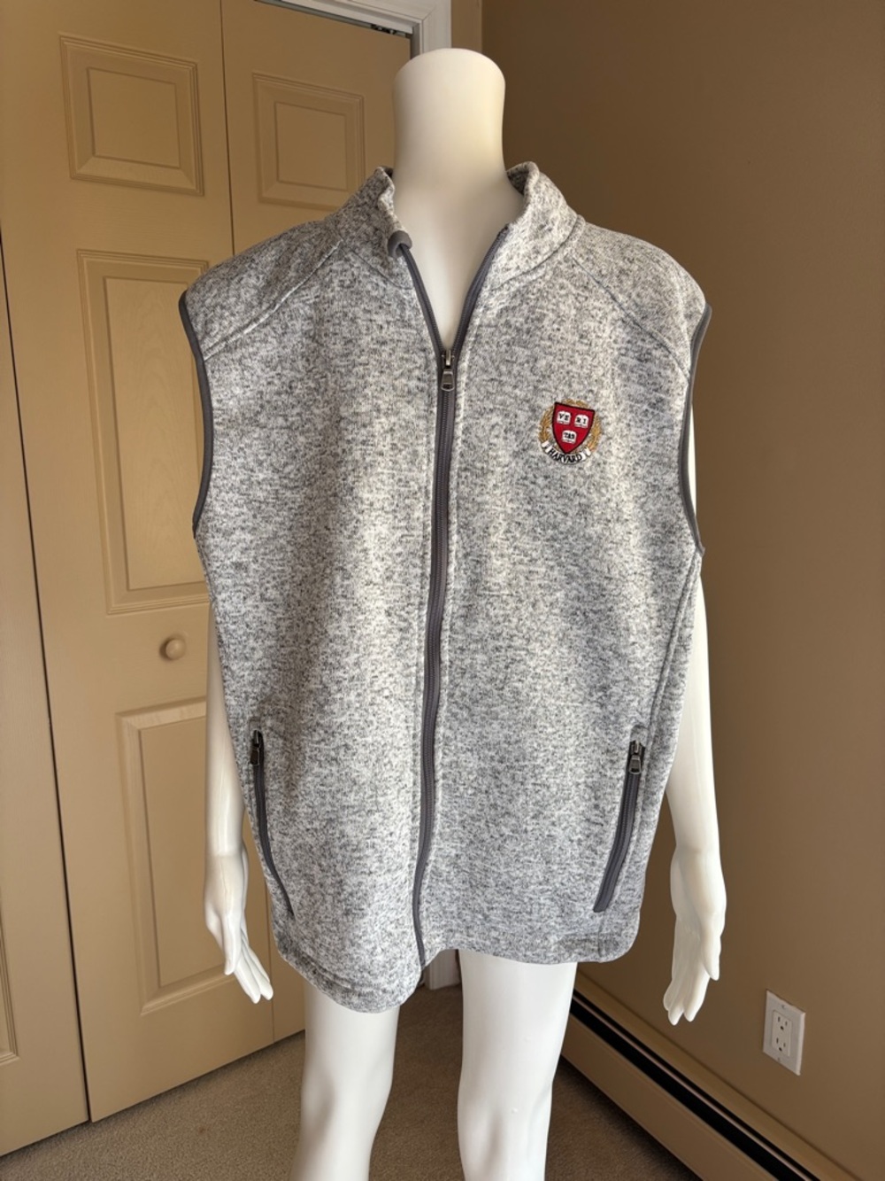 HARVARD UNIVERSITY gray fleece vest